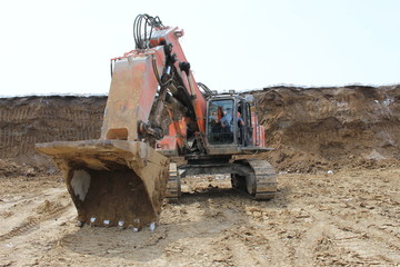 в карьере глины