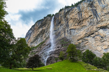 Fototapeta na wymiar Staubbachfall waterfall in Lauterbrunnen valley