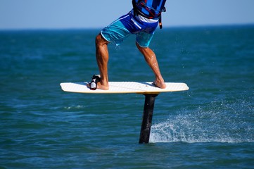 Kitesurfer sur hydrofoil 2
