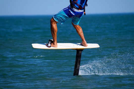 Kitesurfer sur hydrofoil 2