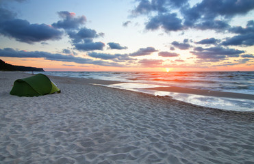Zachód słońca na plaży morze Bałtyckie © Patryk Michalski