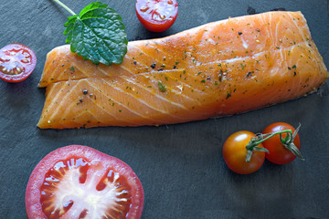 Lachsschnitte, mariniert