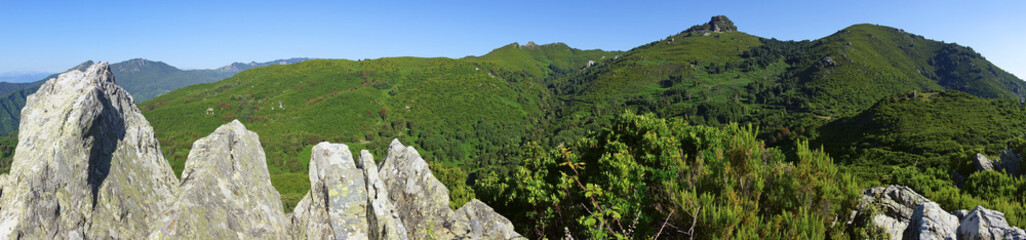 Fototapeta na wymiar montagne de haute Corse