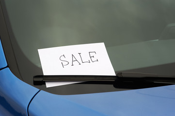 Advertisment about sale on a windscreen