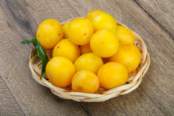 Yellow plums in the bowl