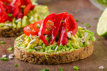 Bio avocado butter bread