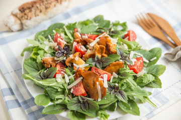 Salat mit Eierschwammerl, Pfifferlinge 