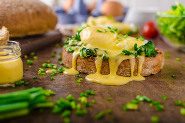 Egg benedict with spinach