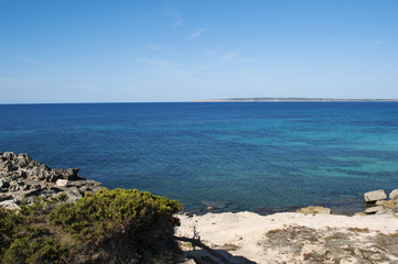Formentera, Isole Baleari: le rocce e l'acqua trasparente di Calo des Mort il 4 settembre 2010....