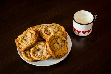 Swiss chocolate chips cookies arranged on a table