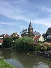 Fototapeta na wymiar Vista di Marken con canale, Olanda