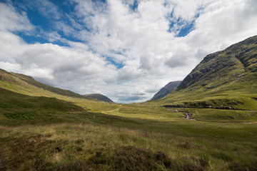 Fototapeta na wymiar Wandwerg im Glen Coe Tal, Highlands, Schottland