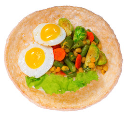 Vegetable salad with eggs