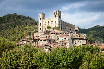 Fototapeta na wymiar Castello di Dolceacqua