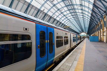 Fototapeta premium train at the Kings Cross station in London