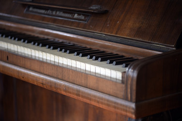 Fototapeta na wymiar Details of an old piano