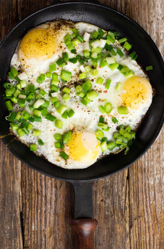 fried eggs with onion