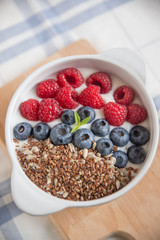 Joghurt mit Beeren 