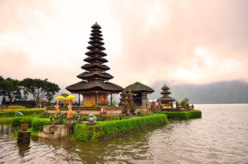 Naklejka premium Pura Ulun Danu Bratan, Hindu temple on Bratan lake, Bali, Indonesia..