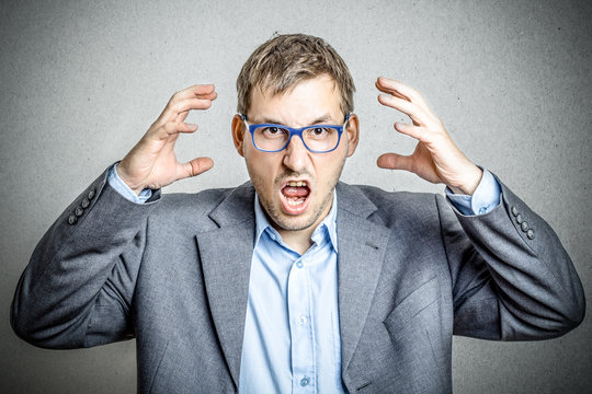 Gesch&auml;ftsmann ist zornig