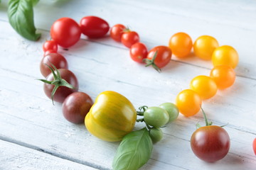 Herz Tomate Tisch Symbol Overhead Bunt Regenbogen 
