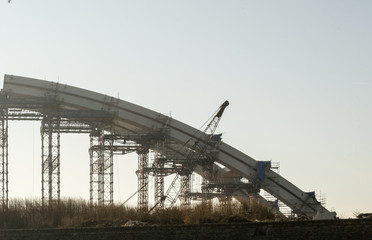 Fototapeta na wymiar NOVI SAD, SERBIA - DECEMBAR 22, 2014: Construction of the bridge on the Danube River