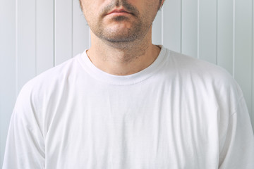 Obraz premium Casual adult male wearing blank white t-shirt