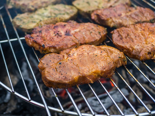 Grillparty Schweinesteaks