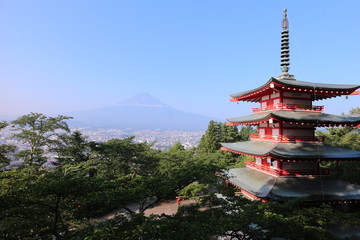 忠霊塔と富士山