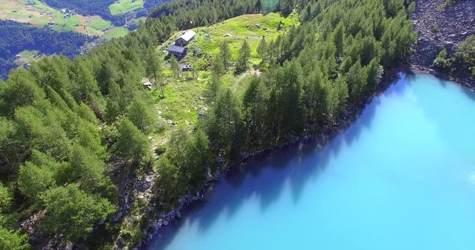 Aerial 4k - Valmalenco (IT) - Valtellina - Lagazzuolo - 1992 slm - Rifugio Alpini 