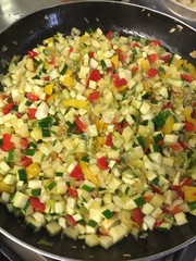 cuocere cipolle verdure verdurine vegetale vegetariano padella cucina chef 