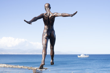 Obraz premium man woman. bronze sculpture in Antibes. 