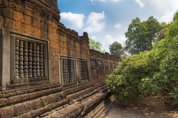 Fototapeta premium Banteay Samre hindu temple, Angkor, Cambodia. Blue sky background
