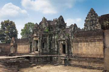 Naklejka premium Banteay Samre hindu temple, Angkor, Cambodia. Blue sky background