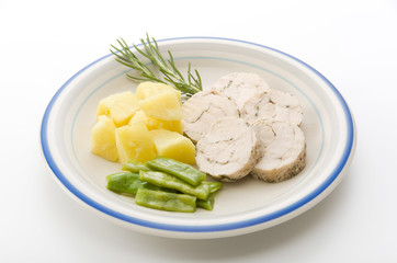 鶏ムネ肉のハーブ風味と野菜の付け合わせ