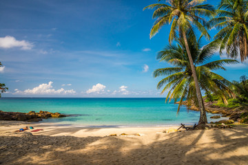 Fototapeta na wymiar Beautiful tropical island beach summer holiday - Travel summer vacation concept.