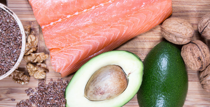 Sources of omega 3 fatty acids: flaxseeds, avocado, salmon and walnuts