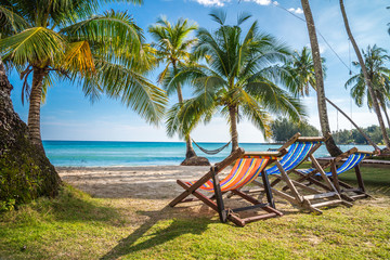 Obraz na płótnie Canvas Beautiful tropical island beach summer holiday - Travel summer vacation concept.