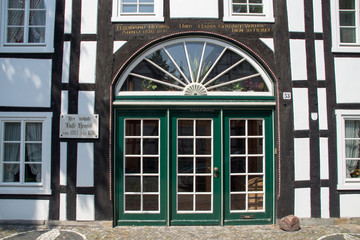 Eingangsbereich eines Fachwerkhauses an der Lange Straße in Wiedenbrück, Nordrhein-Westfalen