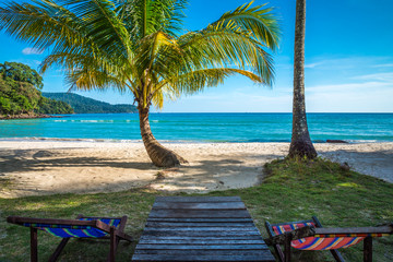 Naklejka na ściany i meble Beautiful tropical island beach - Travel summer holiday concept
