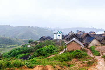 Obraz premium Village in the mountains of Africa on a misty rainy morning