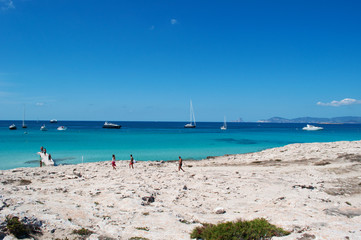 Obraz premium Fomentera, Isole Baleari: vista di Ses Illetes, una delle spiagge più famose dell’isola, sul versante ovest della penisola Trucador, il 6 settembre 2010