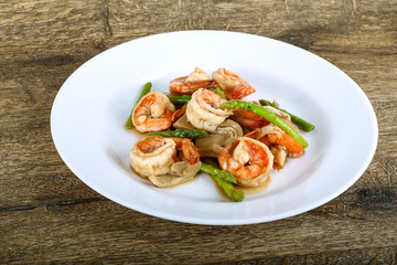 Shrimp and asparagus
