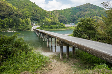 名越屋（なごしや）沈下橋（高知県仁淀川）