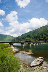 Obraz premium 片岡（かたおか）沈下橋（高知県仁淀川） 