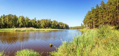 летний пейзаж на берегу уральской реки Иртыш, Россия © 7ynp100