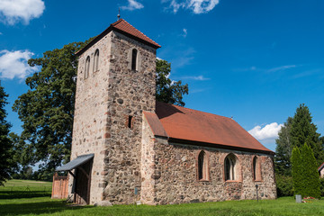Dorfkirche in Wilkendorf - spätgotischer Feldsteinbau