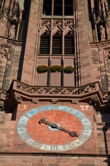 Turmuhr am Münster in Freiburg im Breisgau