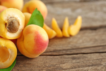 Naklejka na ściany i meble Fresh apricots on wooden table