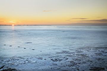 Obraz premium Sunset on the frozen lake